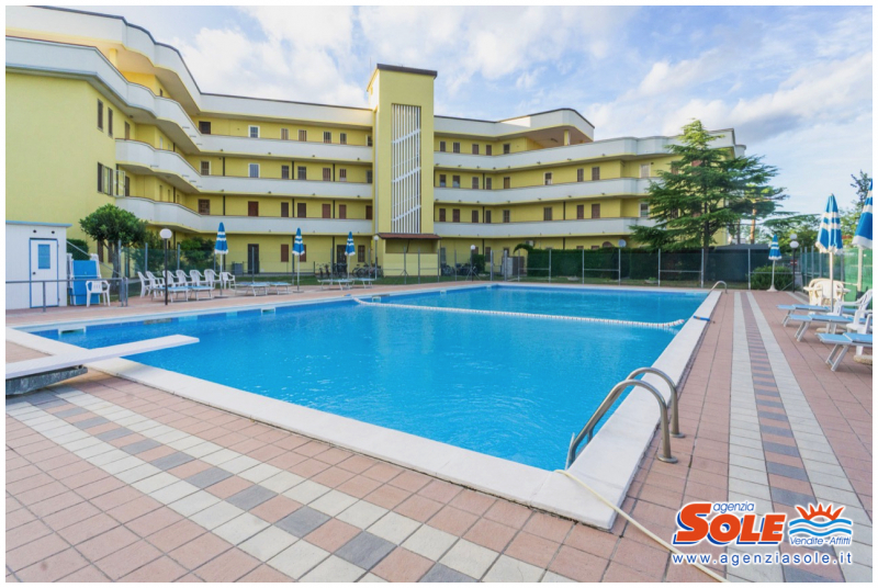 Appartamento trilocale, con piscina condominiale, in vendita ai Lidi Ferraresi
