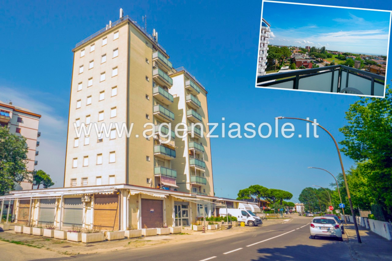 Appartamento trilocale al quinto piano con balcone vista mare in vendita ai Lidi Ferraresi